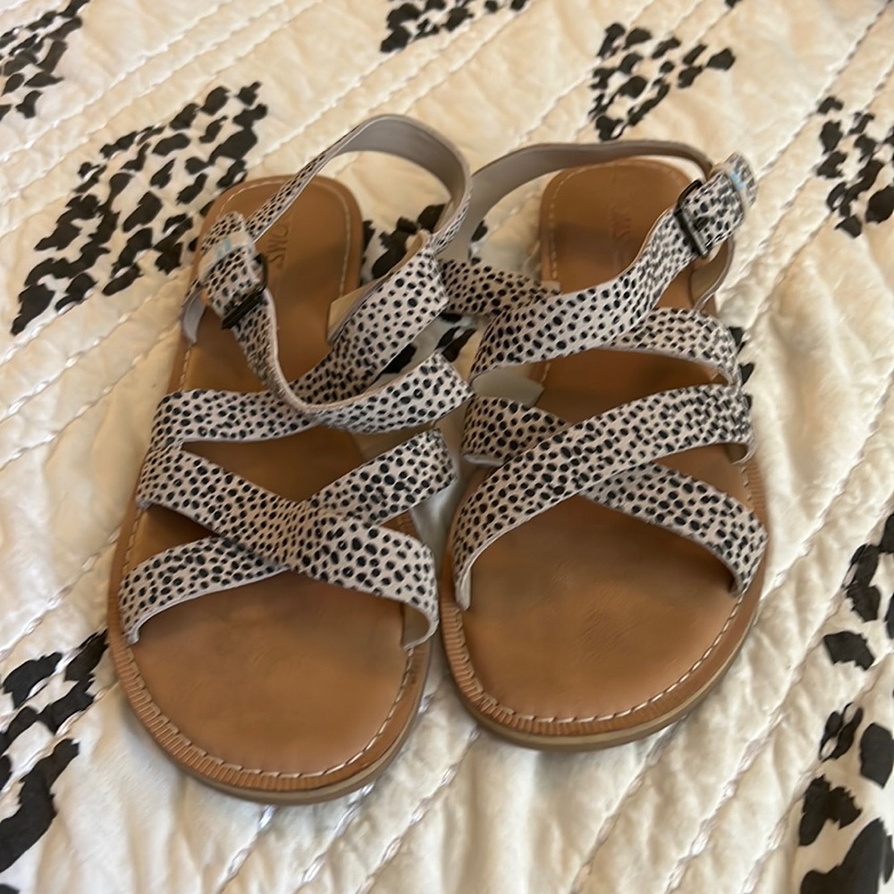 Toms Cheetah Print Flat Sandals Size 8